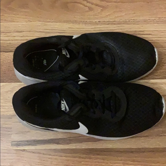 Black Nike Running Shoes - Picture 2 of 4